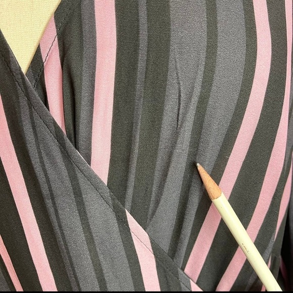 Torrid Purple Stripe Crepe Wrap Crop Blouse Top Long Sleeve Plus Size 2 2X - Picture 8 of 14